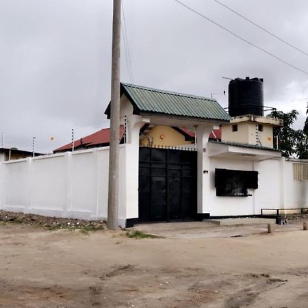 Jambo Hideaway Apartment Dar es Salaam Exterior photo